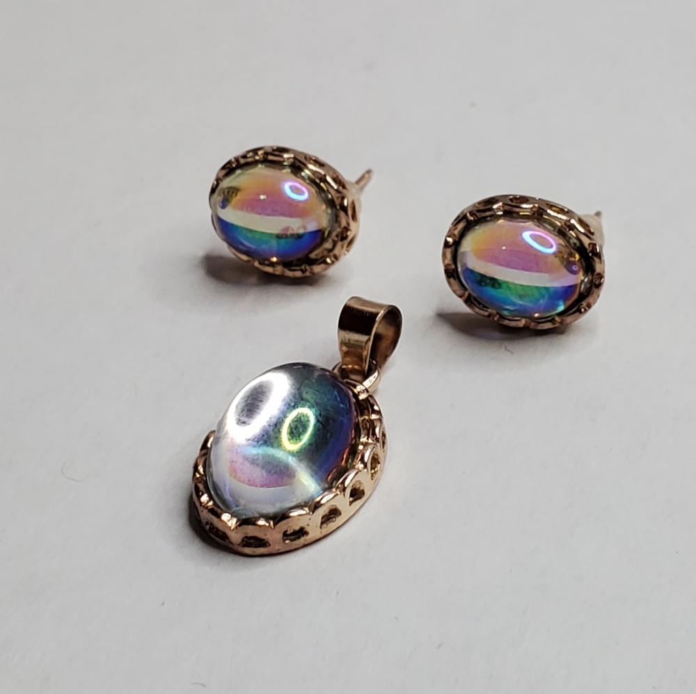 Fake opal pendant and earring set